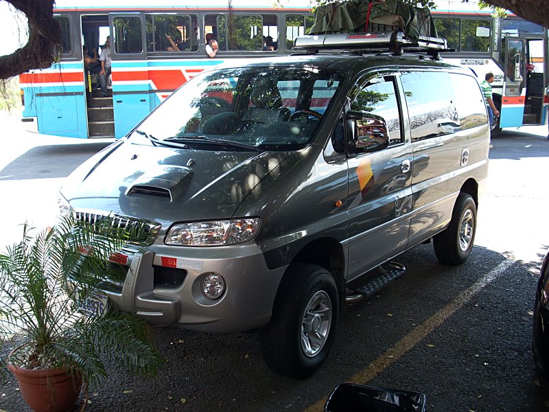 Hyundai Starex in Costa Rica