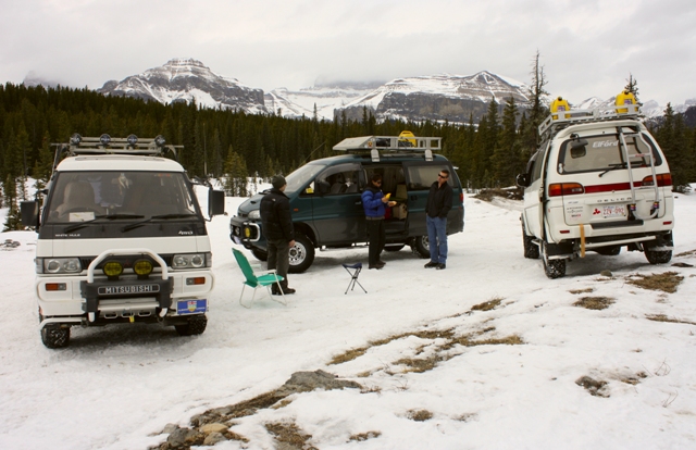 Lunchtime at the first major river crossing. Awesome scenery!