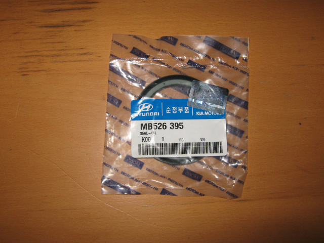 L300 rear oil seal_1.JPG