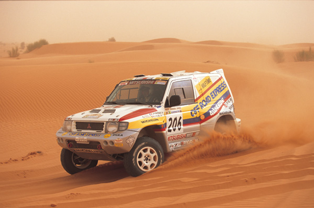 1998-Mitsubishi-Pajero-Dakar-01.png