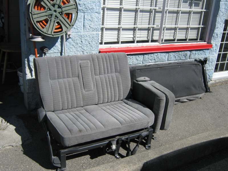 L300 bech seat & 3rd seat.JPG
