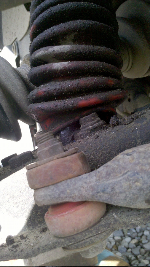 there's the bottom, and in the foreground, bushings? I've always wondered about those, they never appear to be a sweet fit, but I don't know what they are supposed to look like.