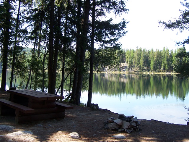 Thone lake is accessed from the paved Christian Valley road. The lake has a nice setting with camp sites on both sides of the lake.<br />A couple a suitable for RV's but most are small but great for a tent or Delica. The lake is very clear with a few fish.