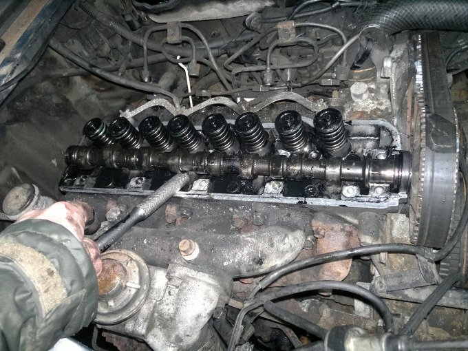 undo bearings and prise out the camshaft