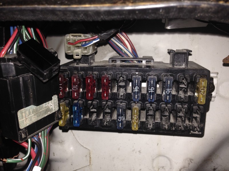 fusebox without the rearlight fuse ???
