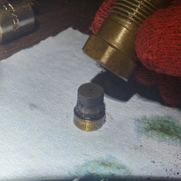 Voila. As you can see, my injectors were desperately in need of a re/re. I hope they go back in okay, lol...