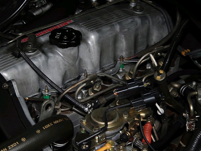 Closeup of injector pump and glowplugs.