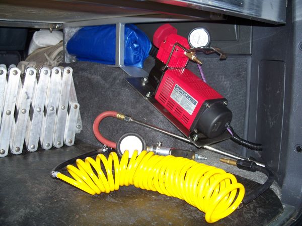 superflow compressor mounted to bed frame at right rear corner.jpg