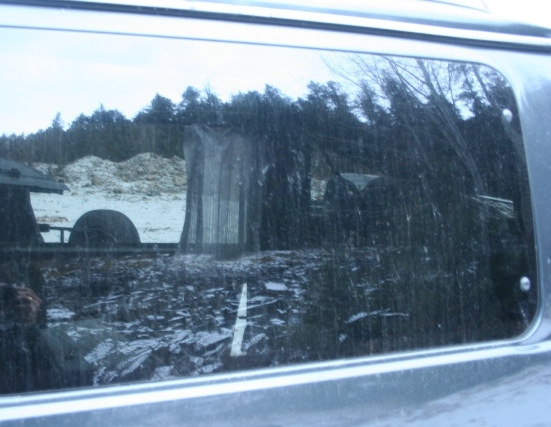 Middle row driver side window glass<br /><br />Tinted<br /><br />$100 each
