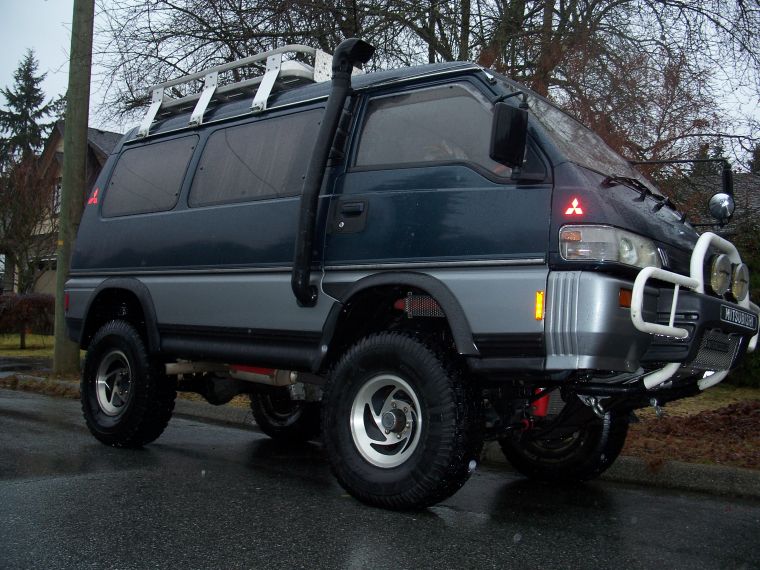 if i crouch down really low, the van looks taller.jpg