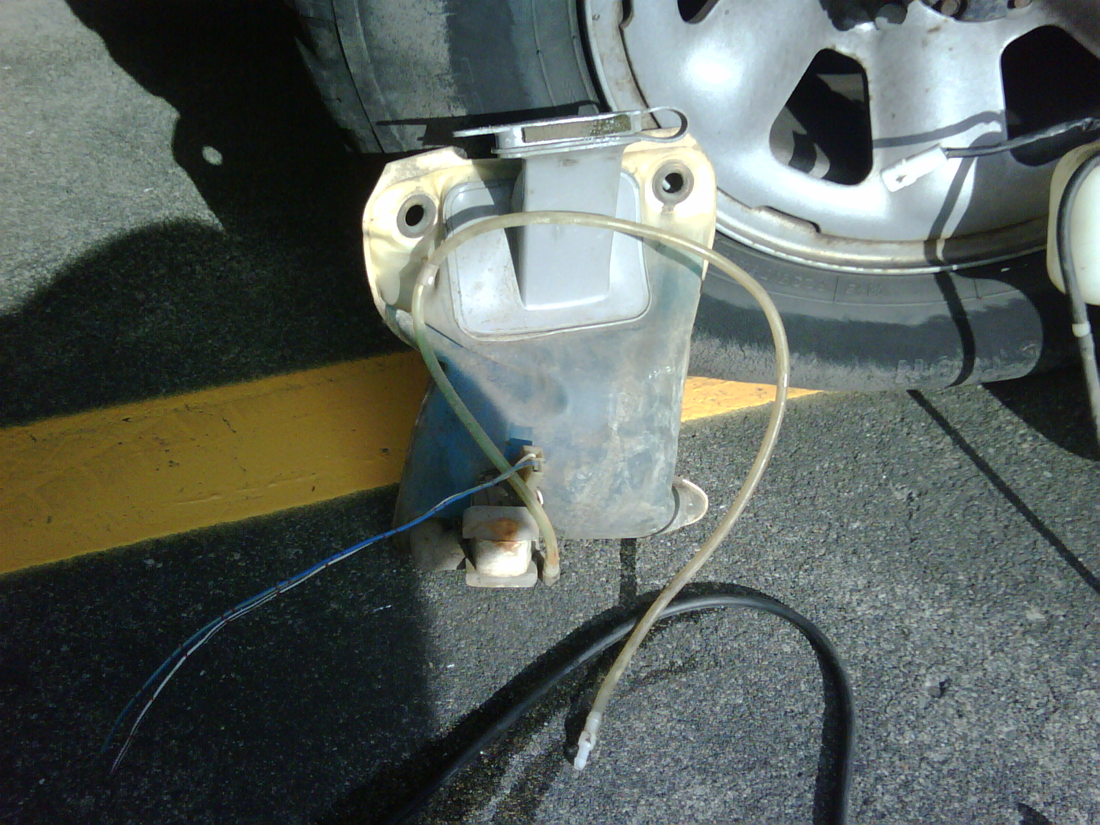 1989 Toyota 4Runner Rear Window Washer Tank and Pump