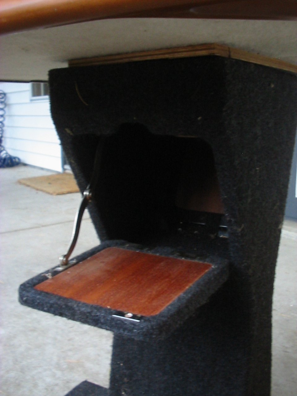 nifty little pocket doors to hide your goodies...