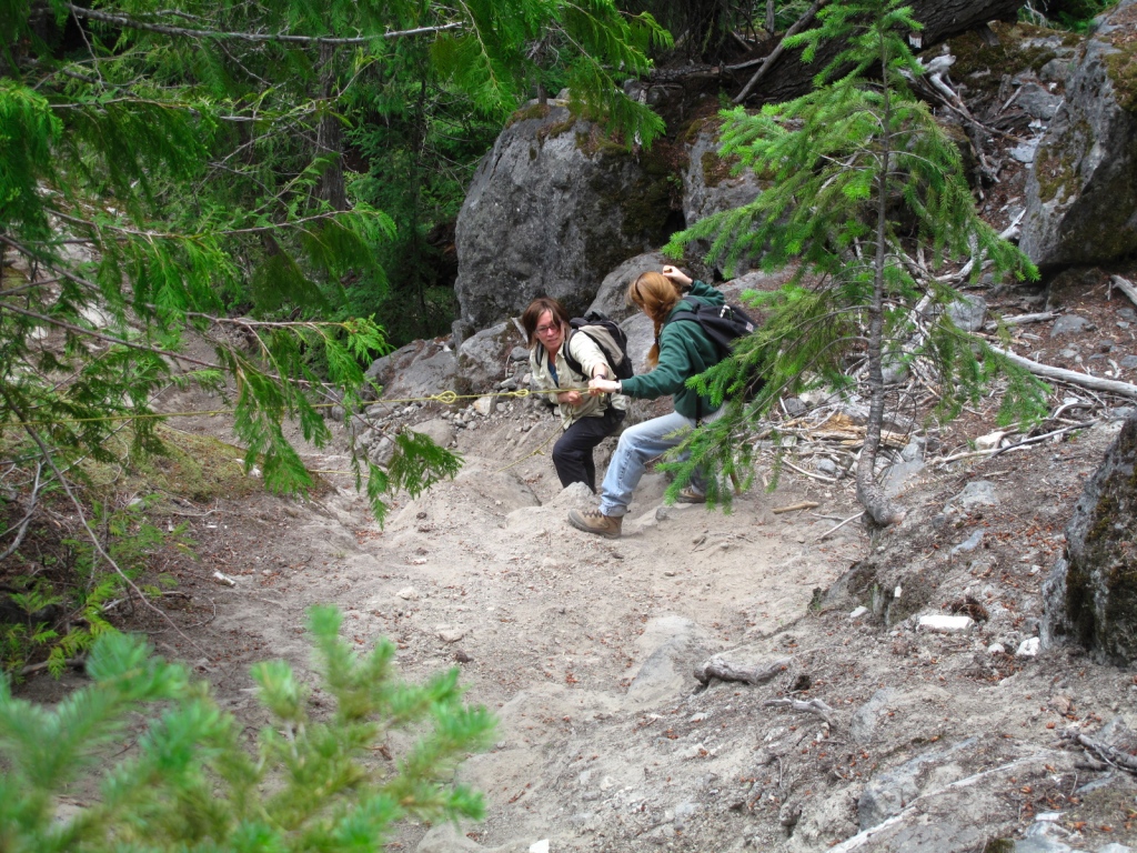 descent towards the hotspring.JPG