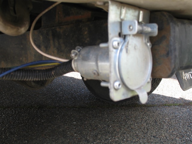Trailer plug.jpg