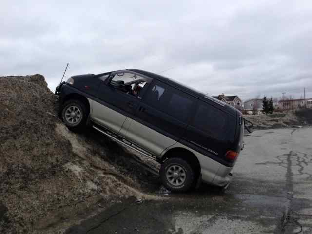 L400 on snow bank.jpg