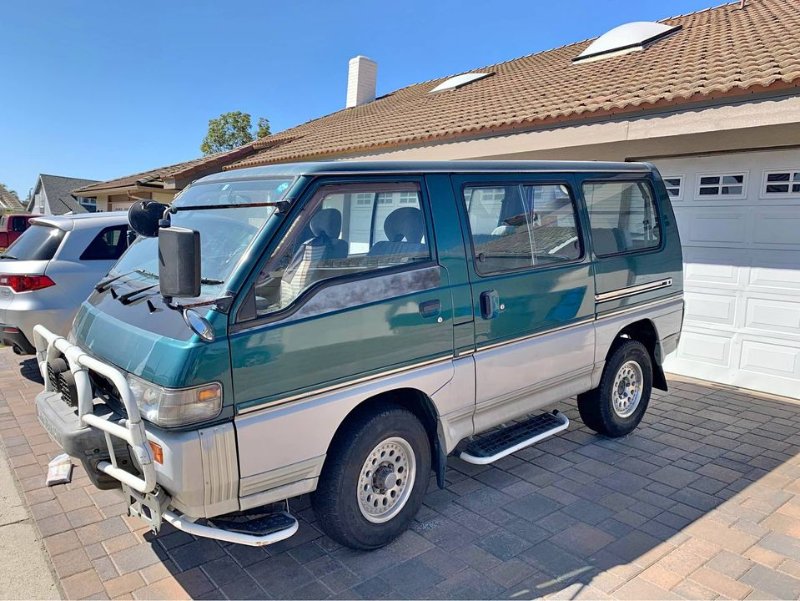 1995 Mitsubishi delica.jpg